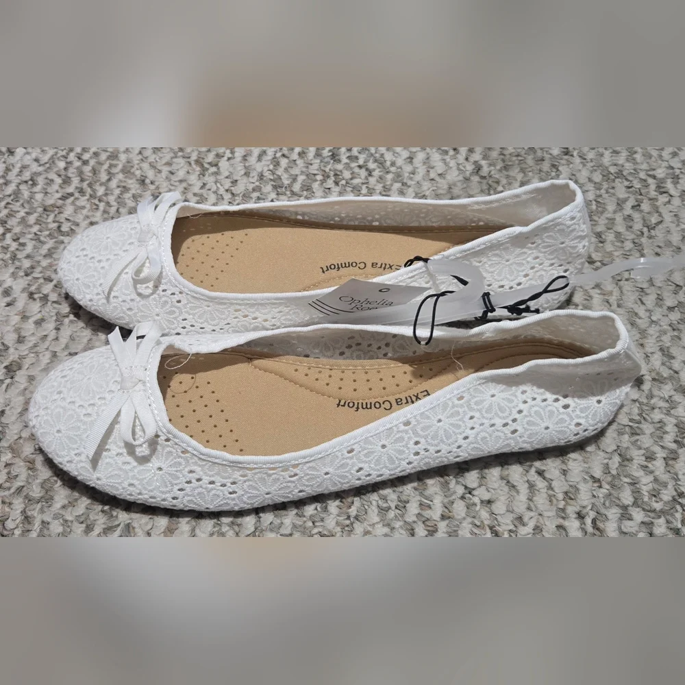Woman's Size 9.5 White Eyelt Ballet Flats NWT - Picture 2 of 4